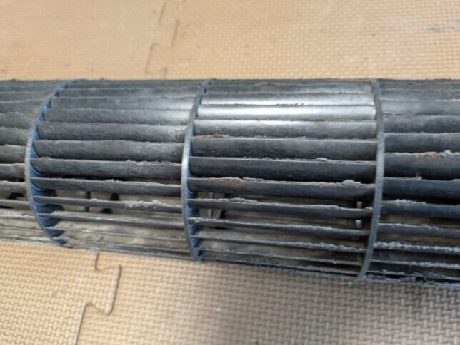 ファンの内側は湾曲しているから水分が溜まりやすい
