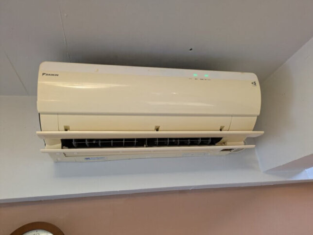 今回エアコンクリーニングさせてもらったダイキンお掃除機能付き
