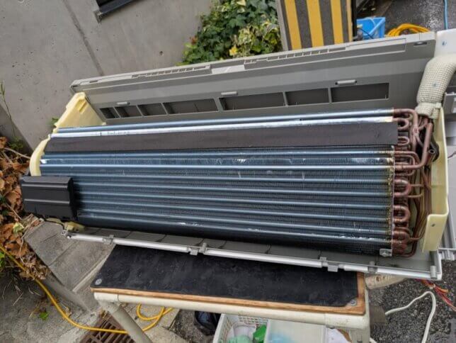 エアコンクリーニング終了したダイキンエアコンの熱交換器
