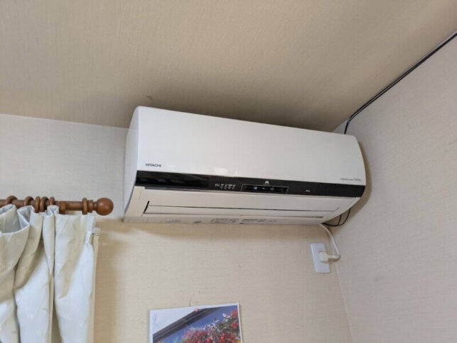 泉佐野市で注文頂いた日立のお掃除機能付きエアコン完全分解クリーニング