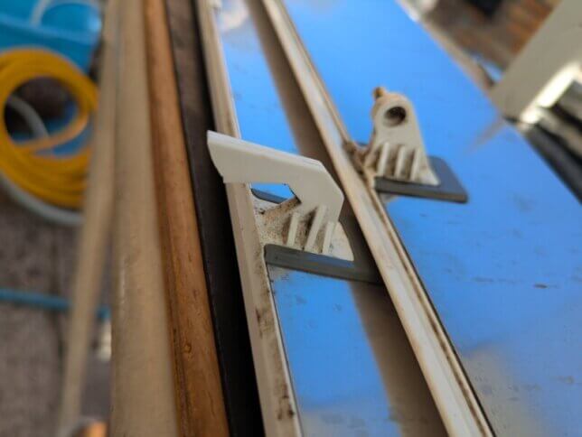 ルーバーも破損していました。