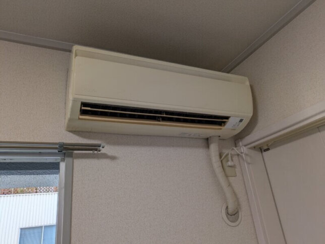 ハイツに備え付けの20年前のダイキン製のエアコン