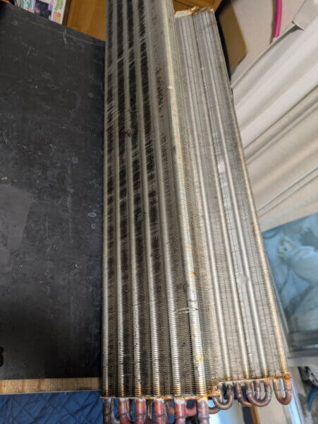 ダイキンの熱交換器も油の様な汚れなのかも