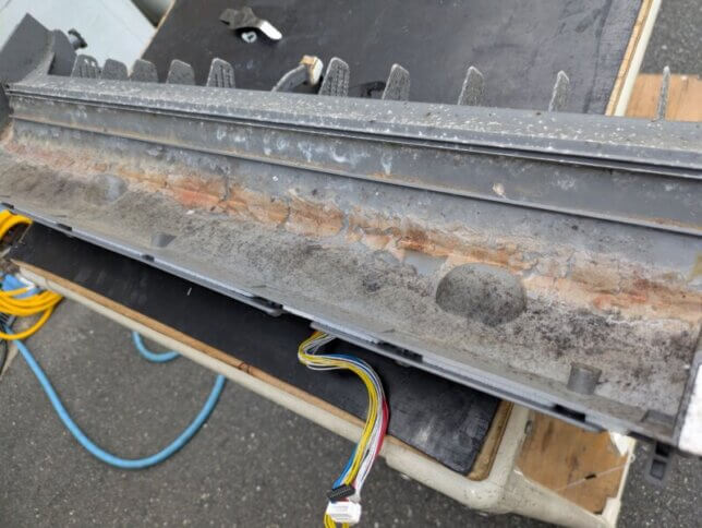 富士通ゼネラルのドレンパンの分解した状態