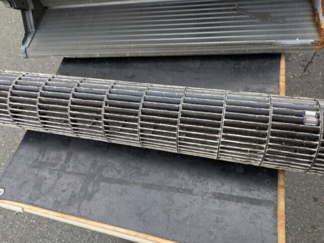 ファンもかなりカビが。。。