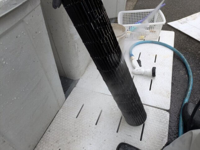 業務用のケルヒャーで洗浄している様子
