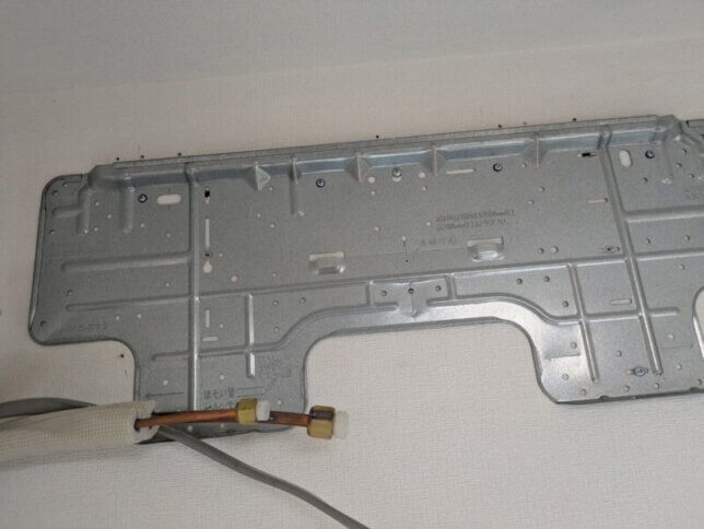 しっかりと鉄製のアンカーボルトで打ち直して取り付けました！