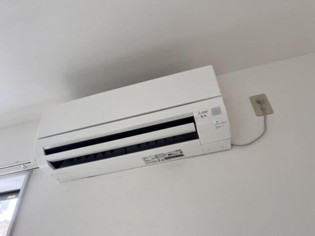 洗浄後の清潔なエアコン内部パーツ