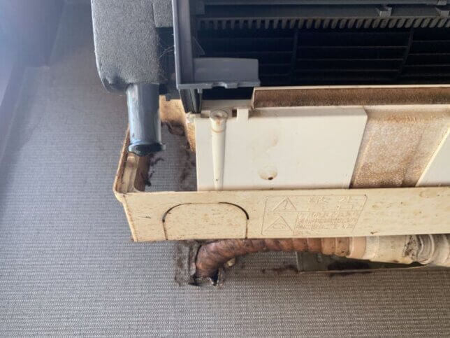 本来はこのドレンを使わないと水が流れにくいです。