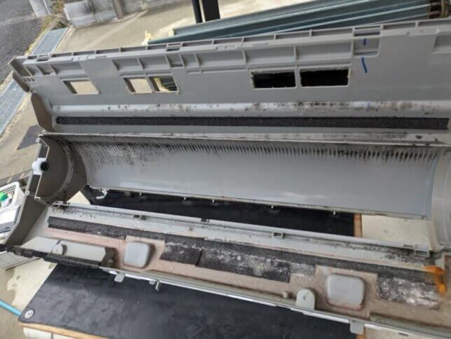 ケーシングとドレンが見える