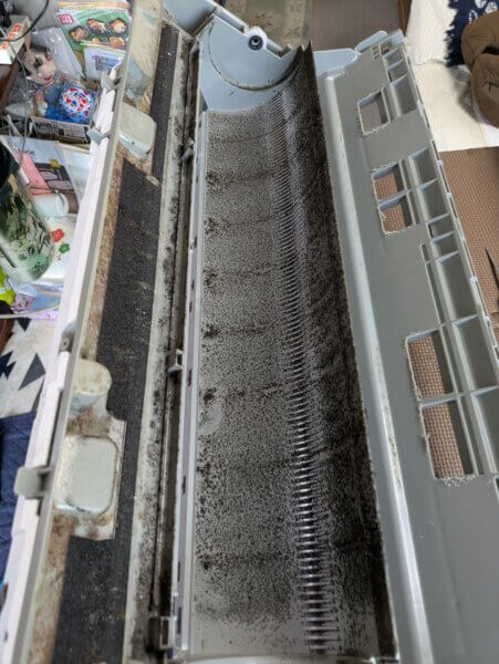 寝屋川市のダイキンのお掃除機能付きエアコンケーシング
