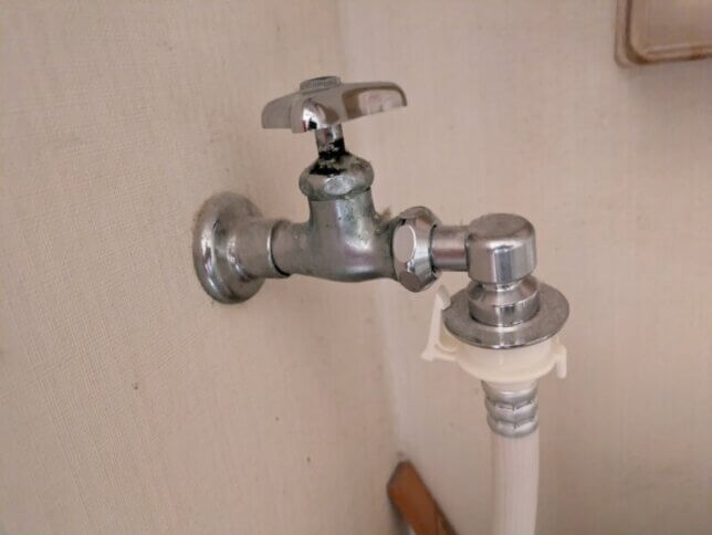 今回寝屋川市のエアコンクリーニングでお借りした水道の蛇口の水漏れを締める事で何とか止める事が出来ました