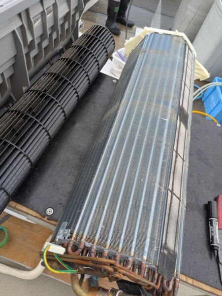 熱交換器も汚れていますね