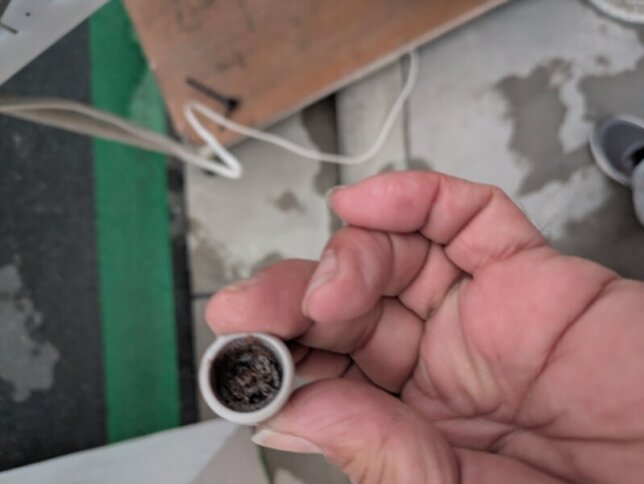 エアコン虫除けキャップが逆に汚れる