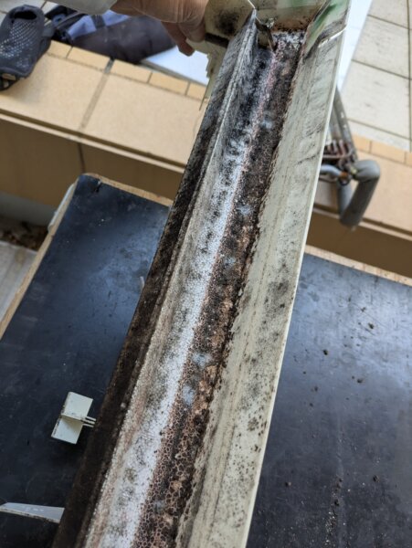 エアコンクリーニングでは外していなかったドレンパン