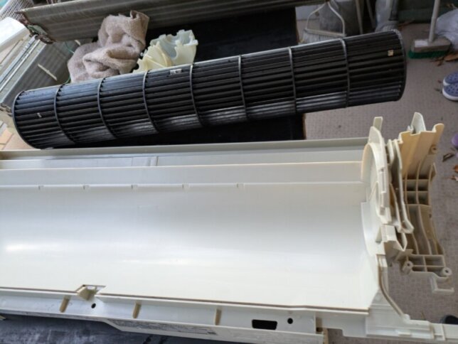 パナソニックお掃除機能付きファンとケーシング洗浄後