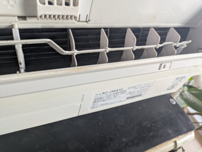 左右のルーバーが簡単に外せます