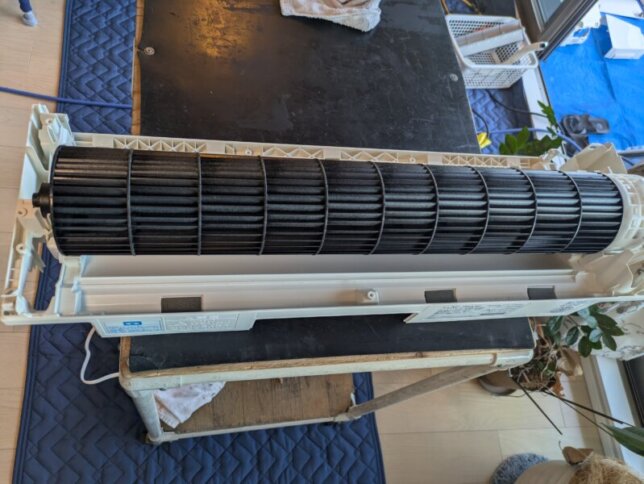 洗浄後のシャープエアコンのファン