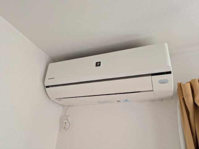 今回のエアコンクリーニングさせていただいたシャープ製エアコン