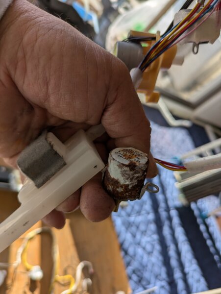 エアコンクリーニングの影響でサビてしまったモーター