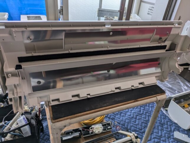 あれだけ汚れていたエアコンのケーシングがキレイになった