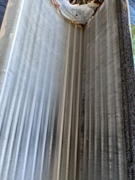 熱交換器の裏側もキレイになりました