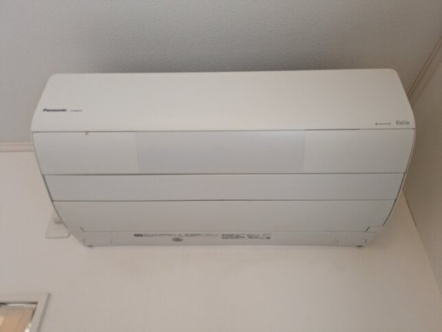 一階のリビングに設置してあったパナソニックのお掃除機能付きエアコン
風の音が不安定
