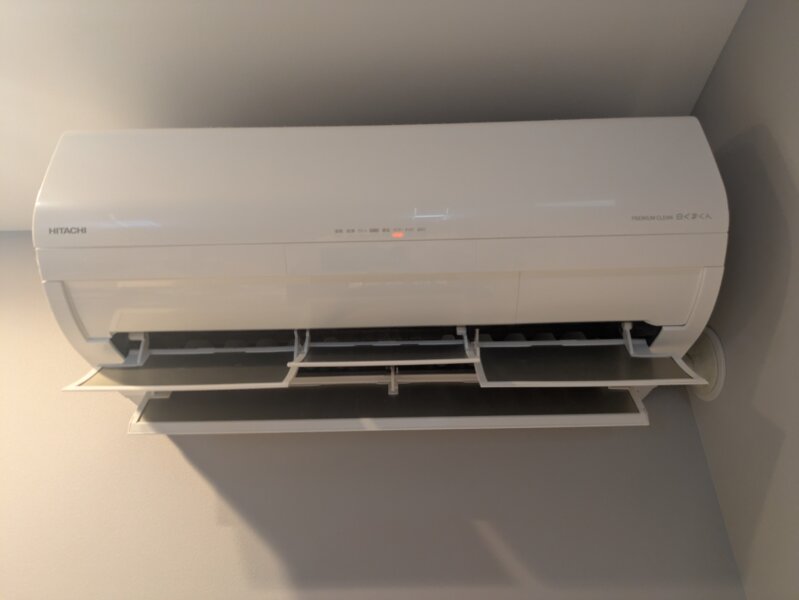 堺市】エアコンクリーニング事例｜日立RAS-X56N2は設置1年半でもファン