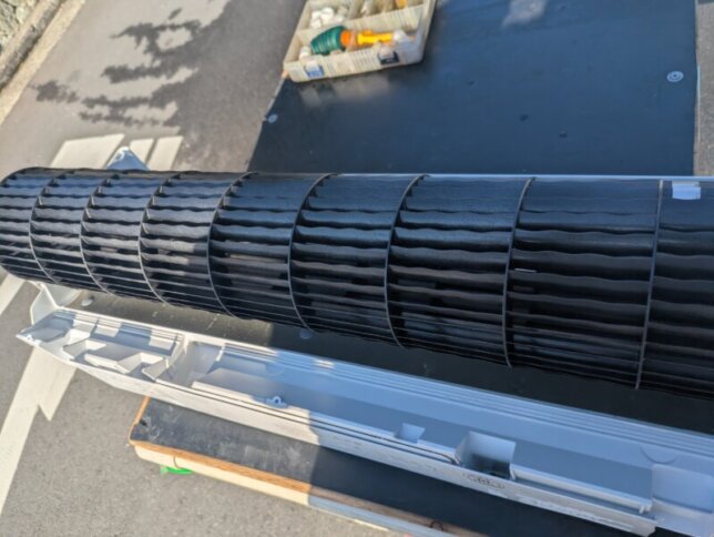 洗浄後の日立のエアコン