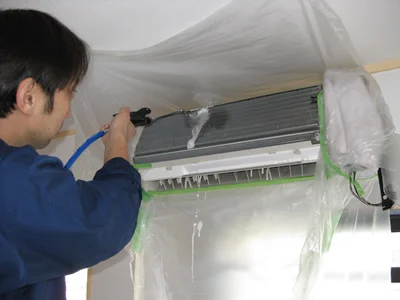 一般的なエアコンクリーニングの様子