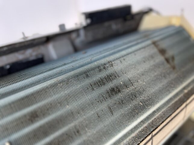 エアコン分解洗浄前の状態