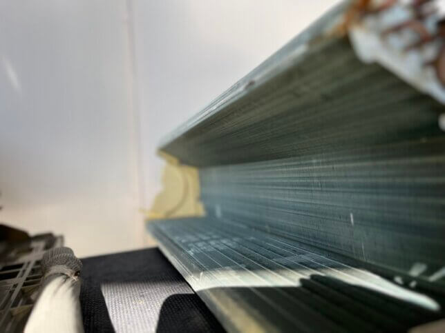 お掃除機能付きエアコンの内部汚れ