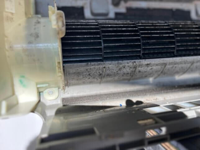 フィルター自動お掃除ユニットの汚れ