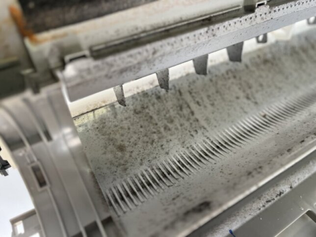 エアコン内部洗浄の様子