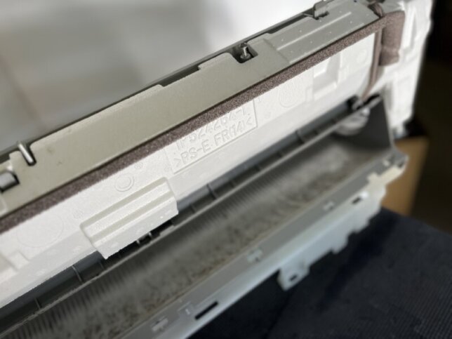 エアコン部品の細部洗浄