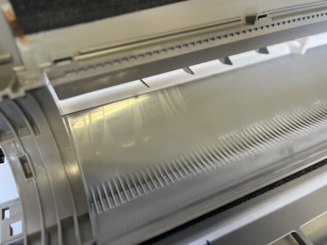 エアコンクリーニング分解の様子