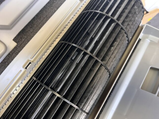 エアコン分解洗浄で出てきた汚れ