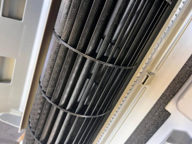 エアコンファン内部の汚れ