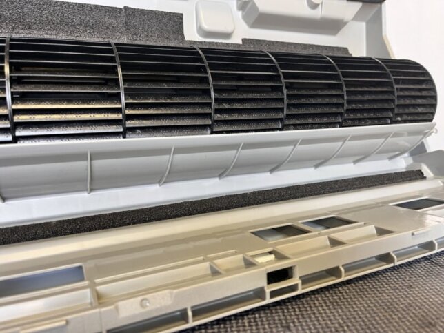 エアコン内部の頑固な汚れ