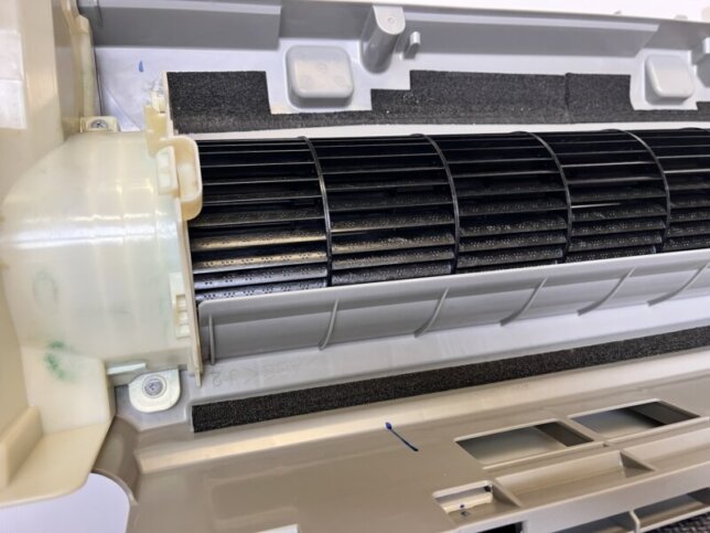 ダイキンエアコン洗浄前