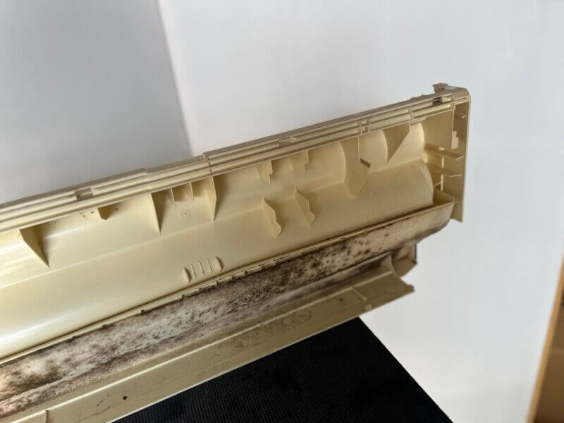 三菱 ノーマルエアコン クリーニング工程の様子2