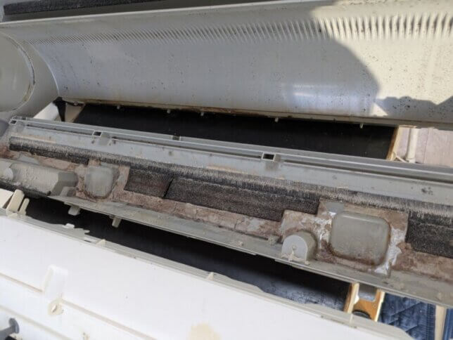 初めてのエアコンクリーニングのドレンパン