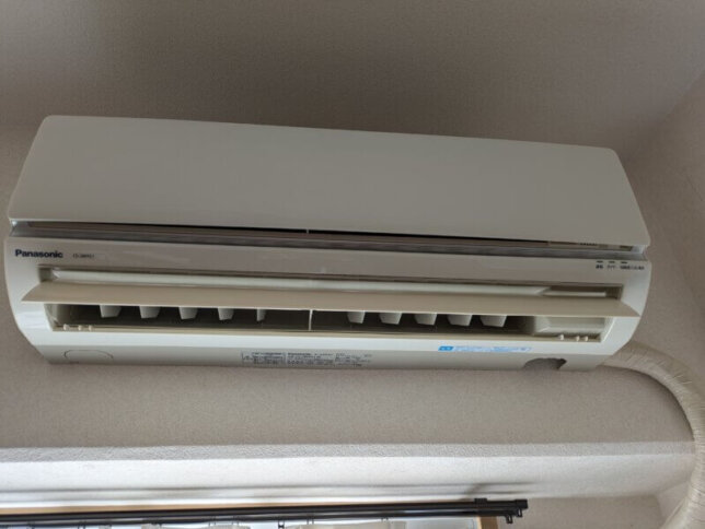 大阪狭山市のパナソニックエアコンから黒いカス