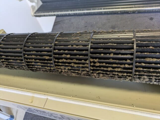 さすがにファンはよごれていた