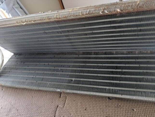 熱交換器の内側ファンのカビが飛び散っています