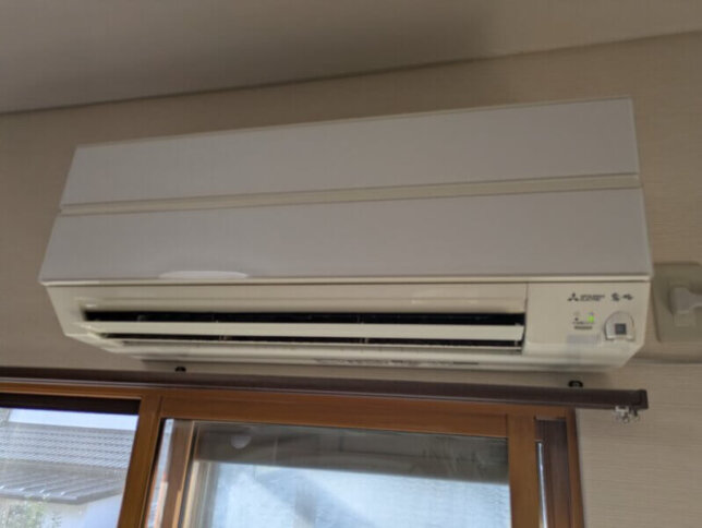 【奈良県香芝市】7年ぶりのご依頼！加湿器で汚れた三菱電機のエアコンクリーニング