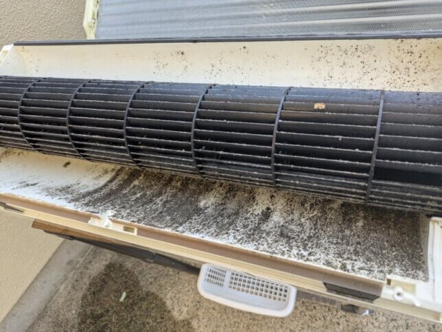 吹き出し口が真っ黒