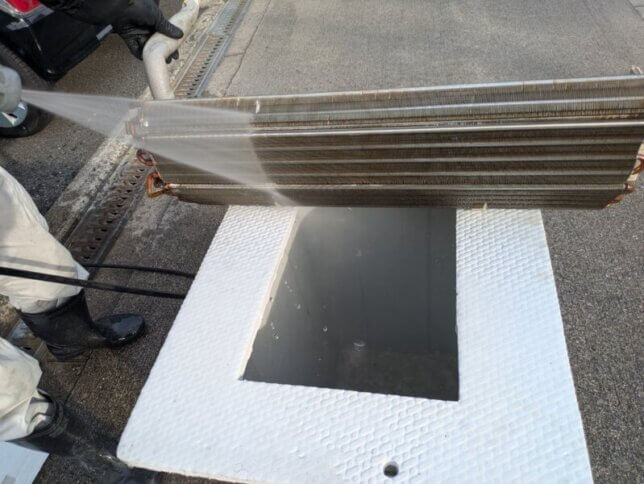 赤ちゃんのために！大阪市平野区でタバコ汚れを徹底洗浄するエアコンクリーニング｜安心の引越し