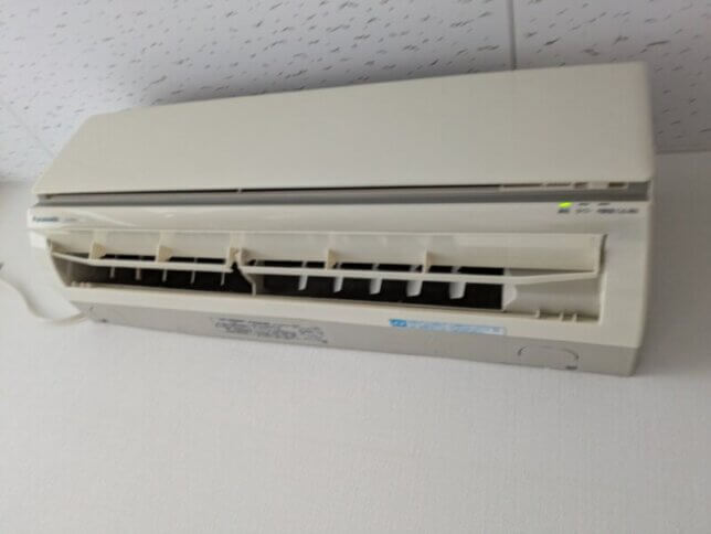 洗浄後のタバコにヤニがスッキリのパナソニックエアコン
