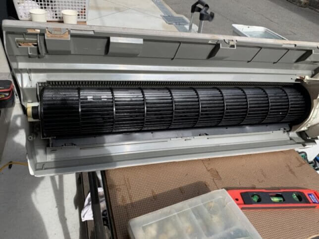 ファンとケーシングの洗浄後